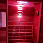 ホテル Met Prive Zwembad En Sauna