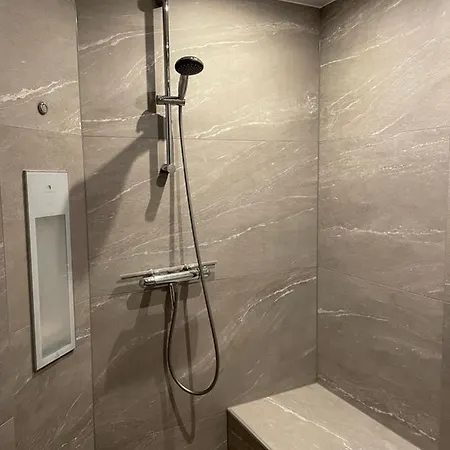 Met Privé Zwembad En Sauna *