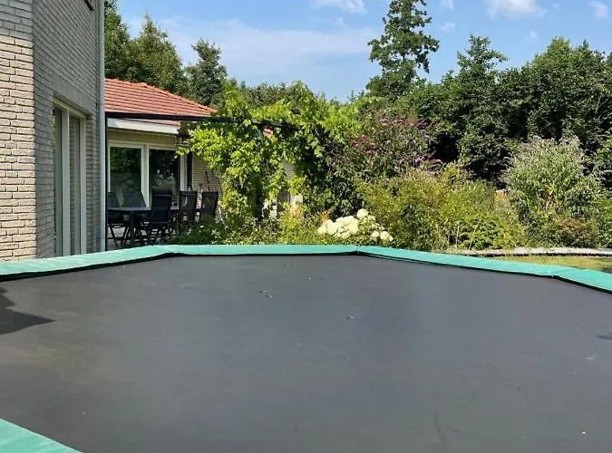 Met Prive Zwembad En Sauna